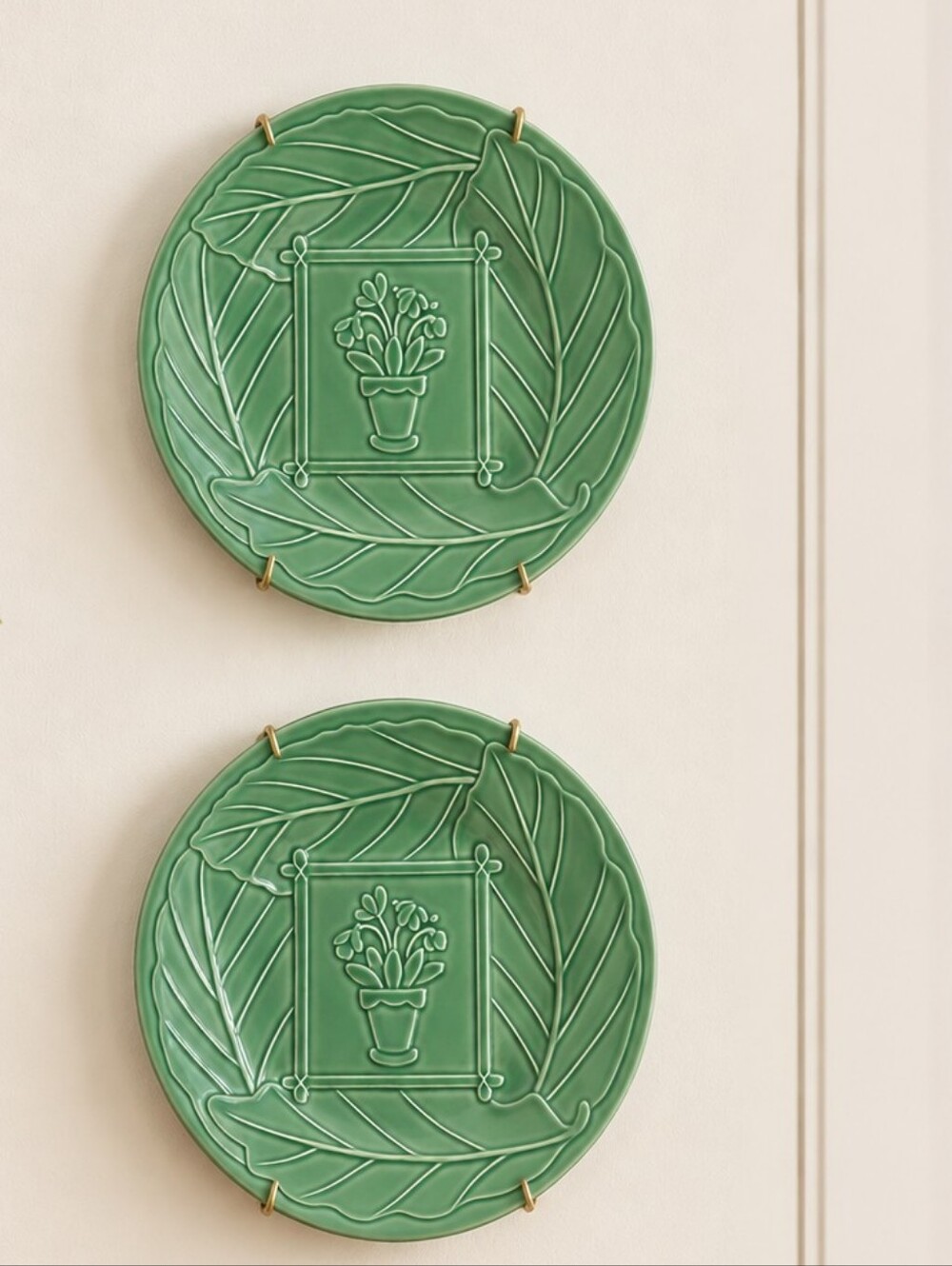 Pfaltzgraff Flower Garden 9" Green Sculpted Buffet Dessert Salad Plate-Set of 2